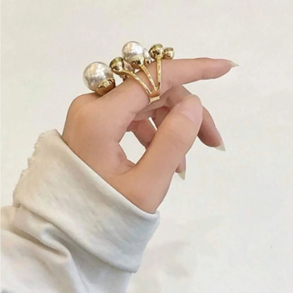 ✨NEW✨ Elegant Pearl and Crystal Statement Ring adjustable